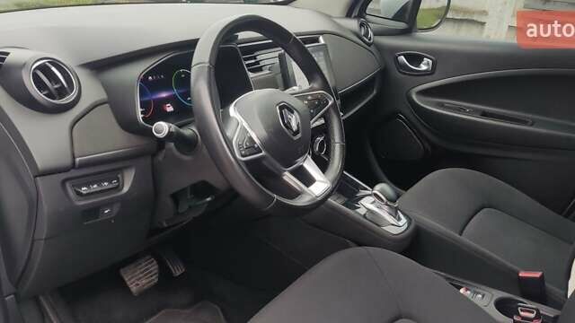 Белый Рено Зое, объемом двигателя 0 л и пробегом 76 тыс. км за 11000 $, фото 9 на Automoto.ua