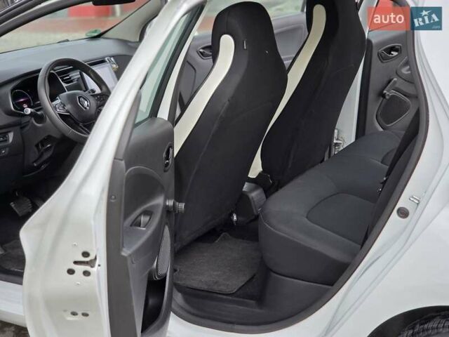 Белый Рено Зое, объемом двигателя 0 л и пробегом 151 тыс. км за 11000 $, фото 6 на Automoto.ua