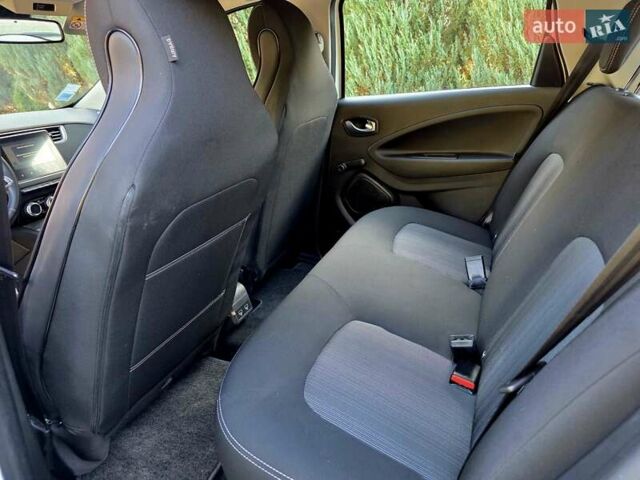 Білий Рено Зое, об'ємом двигуна 0 л та пробігом 57 тис. км за 11900 $, фото 17 на Automoto.ua
