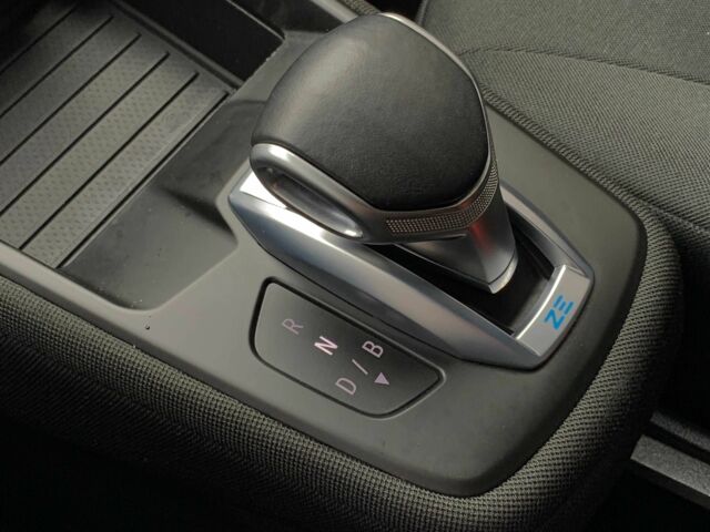 Белый Рено Зое, объемом двигателя 0 л и пробегом 124 тыс. км за 11955 $, фото 19 на Automoto.ua