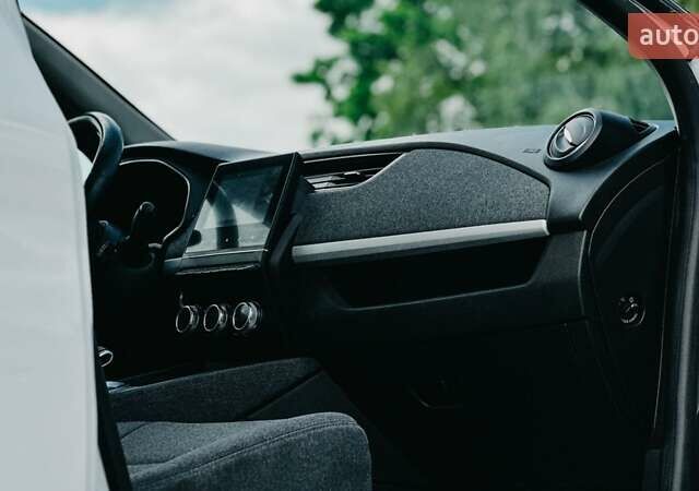 Белый Рено Зое, объемом двигателя 0 л и пробегом 36 тыс. км за 14200 $, фото 12 на Automoto.ua