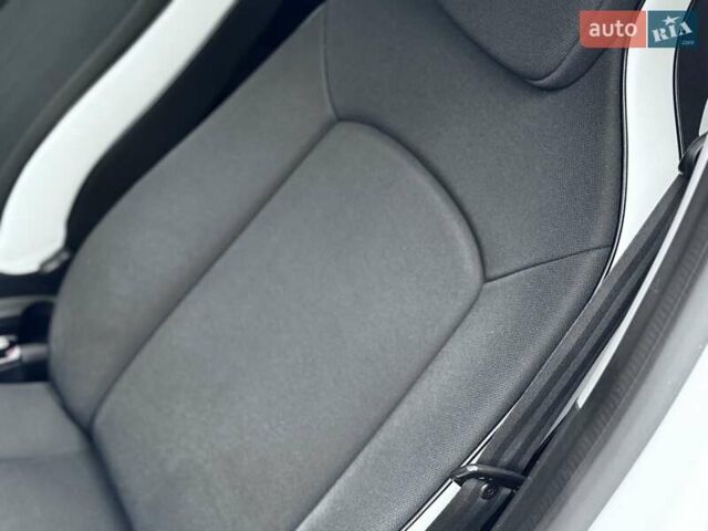 Рено Зое 2021 в Дрогобыче на Automoto.ua Белый Рено Зое, объемом двигателя 0 л и пробегом 55 тыс. км за 12900 $, фото 43 на Automoto.ua