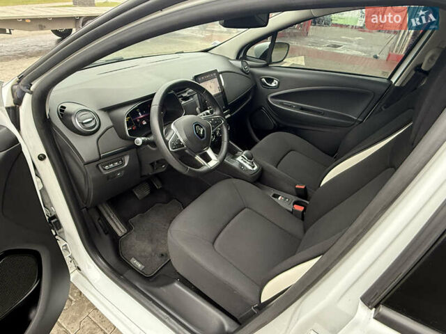 Белый Рено Зое, объемом двигателя 0 л и пробегом 49 тыс. км за 12900 $, фото 15 на Automoto.ua