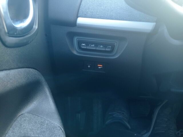 Рено Зое 2021 в Самборе на Automoto.ua Белый Рено Зое, объемом двигателя 0 л и пробегом 111 тыс. км за 12074 $, фото 11 на Automoto.ua