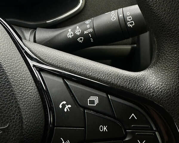 Белый Рено Зое, объемом двигателя 0 л и пробегом 106 тыс. км за 11400 $, фото 41 на Automoto.ua