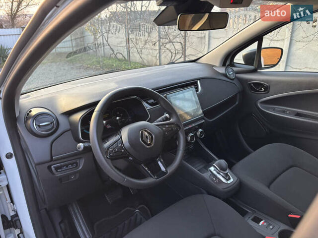Белый Рено Зое, объемом двигателя 0 л и пробегом 29 тыс. км за 11999 $, фото 8 на Automoto.ua