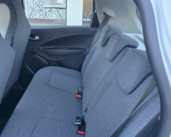 Білий Рено Зое, об'ємом двигуна 0 л та пробігом 16 тис. км за 12999 $, фото 41 на Automoto.ua