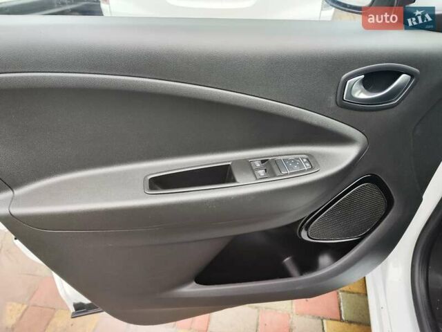Белый Рено Зое, объемом двигателя 0 л и пробегом 37 тыс. км за 12700 $, фото 24 на Automoto.ua