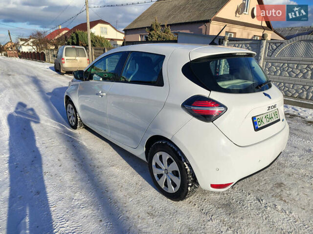 Белый Рено Зое, объемом двигателя 0 л и пробегом 88 тыс. км за 11800 $, фото 7 на Automoto.ua