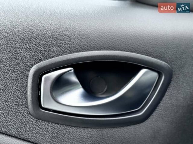 Рено Зое 2021 в Дрогобыче на Automoto.ua Белый Рено Зое, объемом двигателя 0 л и пробегом 55 тыс. км за 12900 $, фото 35 на Automoto.ua