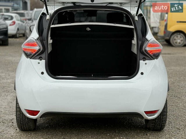 Белый Рено Зое, объемом двигателя 0 л и пробегом 85 тыс. км за 10999 $, фото 18 на Automoto.ua