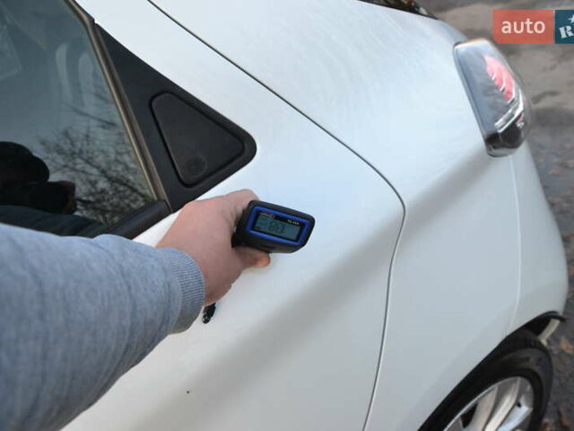 Белый Рено Зое, объемом двигателя 0 л и пробегом 50 тыс. км за 13999 $, фото 33 на Automoto.ua