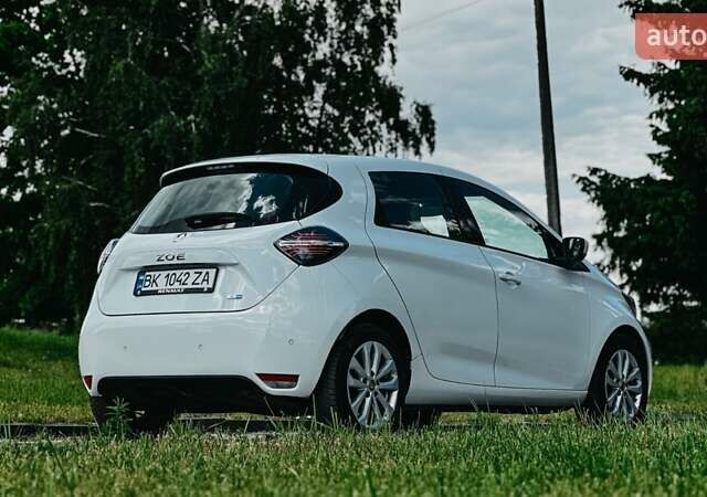 Белый Рено Зое, объемом двигателя 0 л и пробегом 36 тыс. км за 14200 $, фото 5 на Automoto.ua