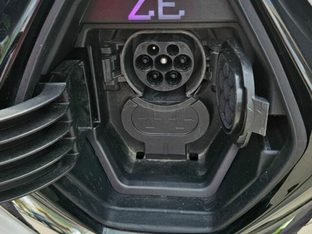 Білий Рено Зое, об'ємом двигуна 0 л та пробігом 51 тис. км за 13800 $, фото 63 на Automoto.ua