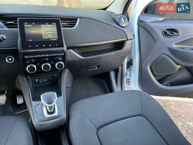 Білий Рено Зое, об'ємом двигуна 0 л та пробігом 87 тис. км за 11900 $, фото 59 на Automoto.ua