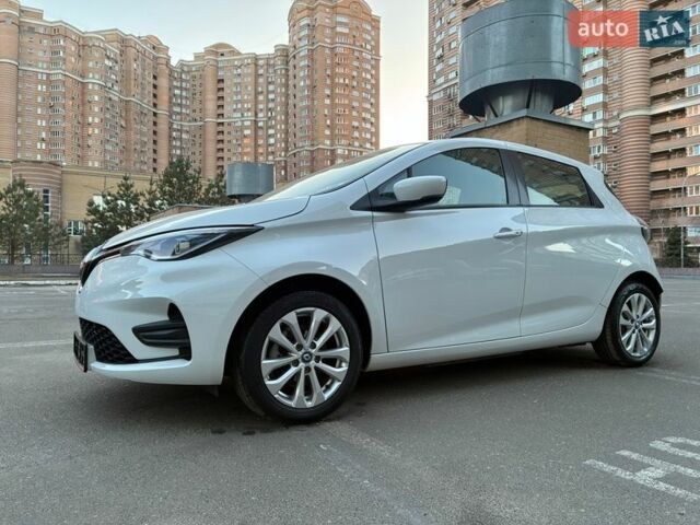 Белый Рено Зое, объемом двигателя 0 л и пробегом 55 тыс. км за 12500 $, фото 28 на Automoto.ua