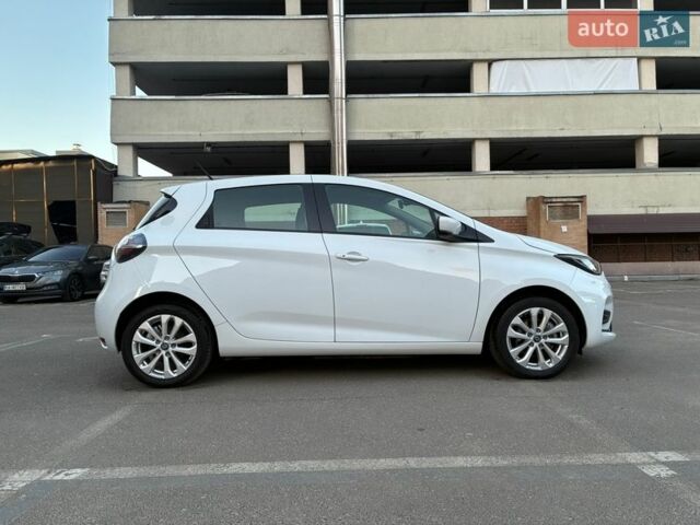 Белый Рено Зое, объемом двигателя 0 л и пробегом 55 тыс. км за 12500 $, фото 11 на Automoto.ua