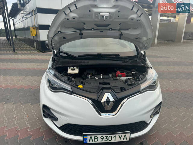 Белый Рено Зое, объемом двигателя 0 л и пробегом 38 тыс. км за 11900 $, фото 36 на Automoto.ua
