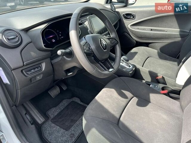 Белый Рено Зое, объемом двигателя 0 л и пробегом 74 тыс. км за 11800 $, фото 13 на Automoto.ua