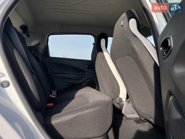 Белый Рено Зое, объемом двигателя 0 л и пробегом 37 тыс. км за 12931 $, фото 26 на Automoto.ua