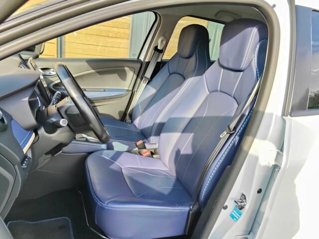 Білий Рено Зое, об'ємом двигуна 0 л та пробігом 14 тис. км за 4500 $, фото 7 на Automoto.ua