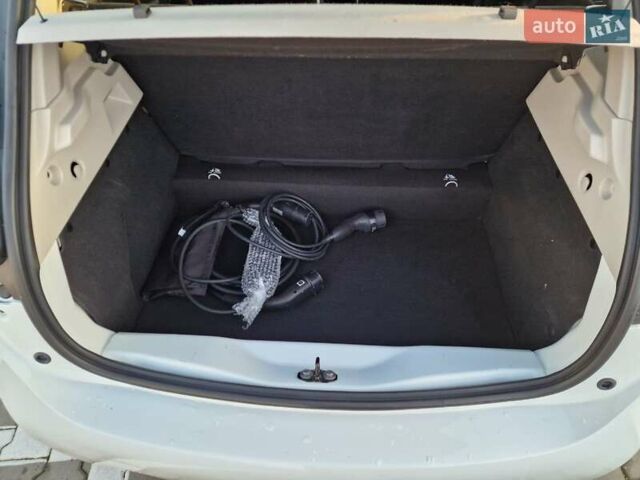 Білий Рено Зое, об'ємом двигуна 0 л та пробігом 30 тис. км за 12900 $, фото 47 на Automoto.ua
