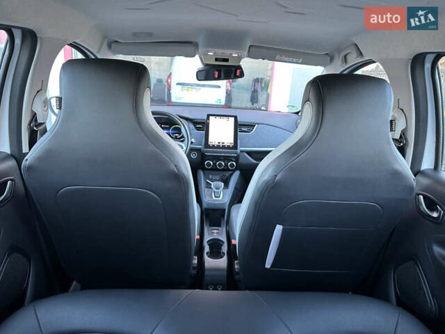 Белый Рено Зое, объемом двигателя 0 л и пробегом 81 тыс. км за 14200 $, фото 18 на Automoto.ua