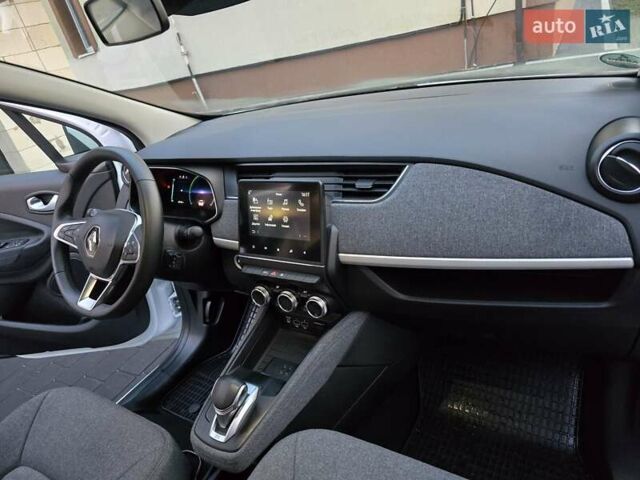 Белый Рено Зое, объемом двигателя 0 л и пробегом 16 тыс. км за 12999 $, фото 43 на Automoto.ua