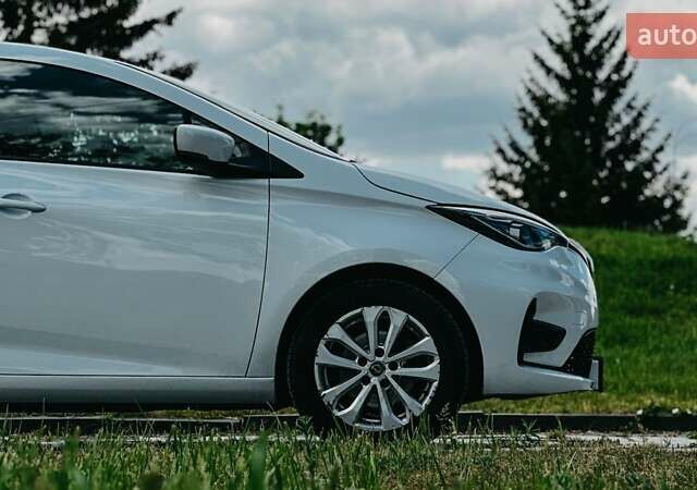 Белый Рено Зое, объемом двигателя 0 л и пробегом 36 тыс. км за 14200 $, фото 4 на Automoto.ua