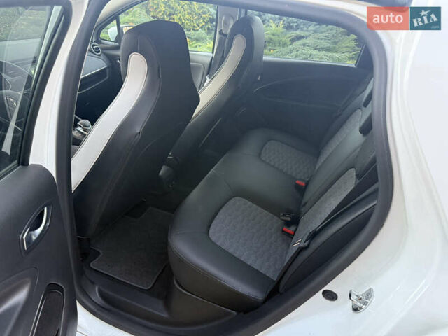 Белый Рено Зое, объемом двигателя 0 л и пробегом 7 тыс. км за 13250 $, фото 11 на Automoto.ua