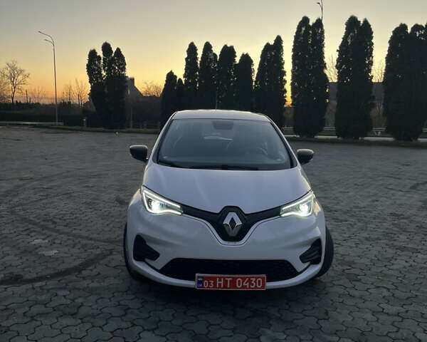 Белый Рено Зое, объемом двигателя 0 л и пробегом 68 тыс. км за 11800 $, фото 1 на Automoto.ua
