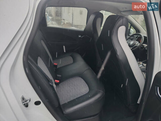 Белый Рено Зое, объемом двигателя 0 л и пробегом 50 тыс. км за 11999 $, фото 12 на Automoto.ua