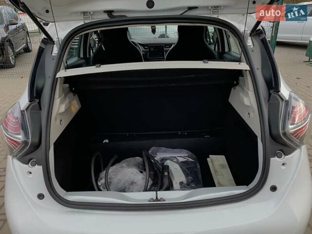 Рено Зое 2021 у Бердичеве на Automoto.ua Білий Рено Зое, об'ємом двигуна 0 л та пробігом 90 тис. км за 12999 $, фото 27 на Automoto.ua