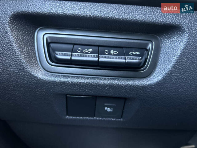 Белый Рено Зое, объемом двигателя 0 л и пробегом 86 тыс. км за 11800 $, фото 20 на Automoto.ua