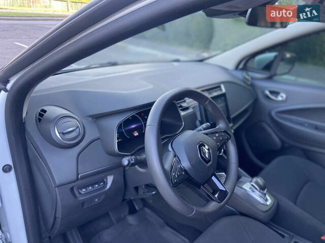 Белый Рено Зое, объемом двигателя 0 л и пробегом 125 тыс. км за 11500 $, фото 11 на Automoto.ua