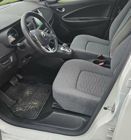 Белый Рено Зое, объемом двигателя 0 л и пробегом 51 тыс. км за 13300 $, фото 29 на Automoto.ua