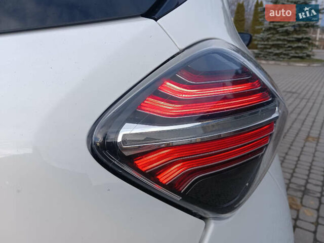 Белый Рено Зое, объемом двигателя 0 л и пробегом 39 тыс. км за 12000 $, фото 16 на Automoto.ua