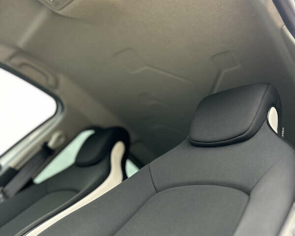 Белый Рено Зое, объемом двигателя 0 л и пробегом 95 тыс. км за 11650 $, фото 69 на Automoto.ua