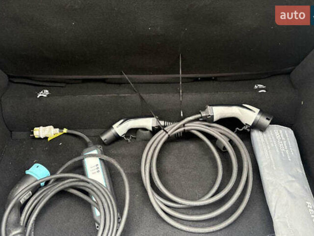 Белый Рено Зое, объемом двигателя 0 л и пробегом 85 тыс. км за 11023 $, фото 9 на Automoto.ua