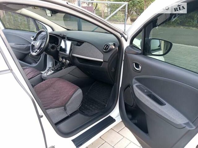 Белый Рено Зое, объемом двигателя 0 л и пробегом 58 тыс. км за 12300 $, фото 14 на Automoto.ua