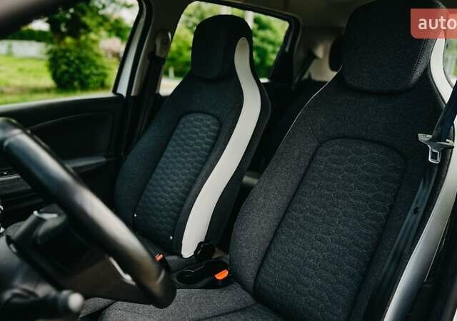Белый Рено Зое, объемом двигателя 0 л и пробегом 36 тыс. км за 14200 $, фото 13 на Automoto.ua