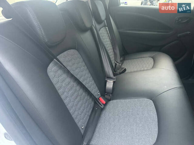 Белый Рено Зое, объемом двигателя 0 л и пробегом 38 тыс. км за 11900 $, фото 19 на Automoto.ua