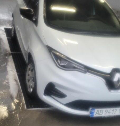 Белый Рено Зое, объемом двигателя 0 л и пробегом 95 тыс. км за 12000 $, фото 2 на Automoto.ua