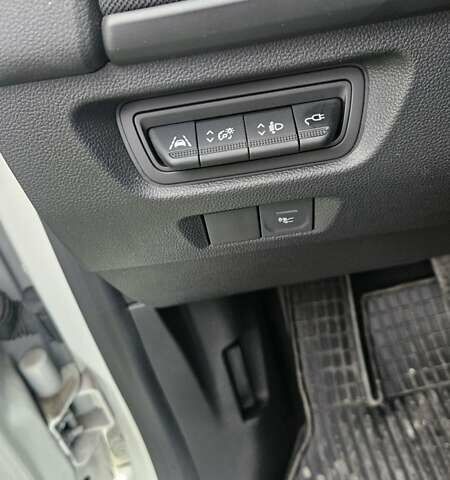 Рено Зое 2021 в Тернополе на Automoto.ua Белый Рено Зое, объемом двигателя 0 л и пробегом 51 тыс. км за 12999 $, фото 45 на Automoto.ua