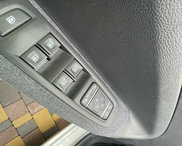 Белый Рено Зое, объемом двигателя 0 л и пробегом 126 тыс. км за 11950 $, фото 35 на Automoto.ua