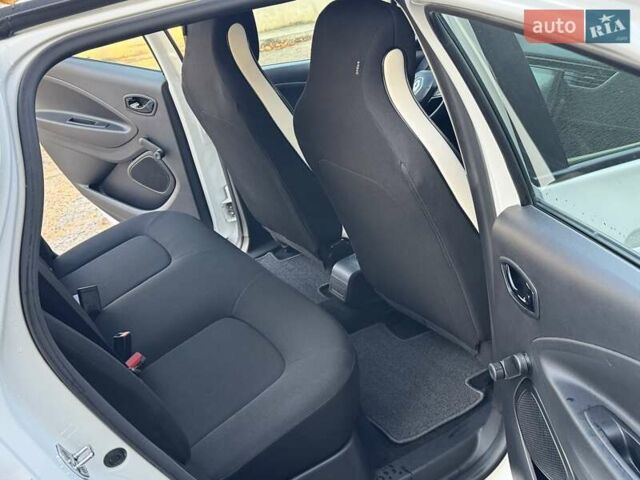Білий Рено Зое, об'ємом двигуна 0 л та пробігом 115 тис. км за 10900 $, фото 13 на Automoto.ua