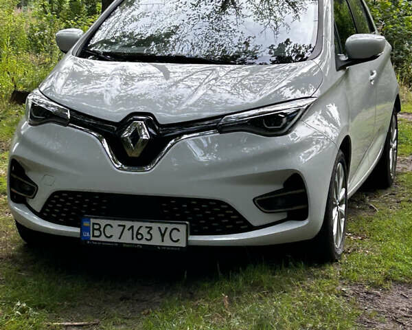 Белый Рено Зое, объемом двигателя 0 л и пробегом 66 тыс. км за 13800 $, фото 1 на Automoto.ua