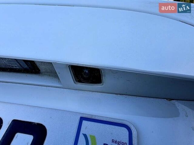 Белый Рено Зое, объемом двигателя 0 л и пробегом 57 тыс. км за 12700 $, фото 18 на Automoto.ua