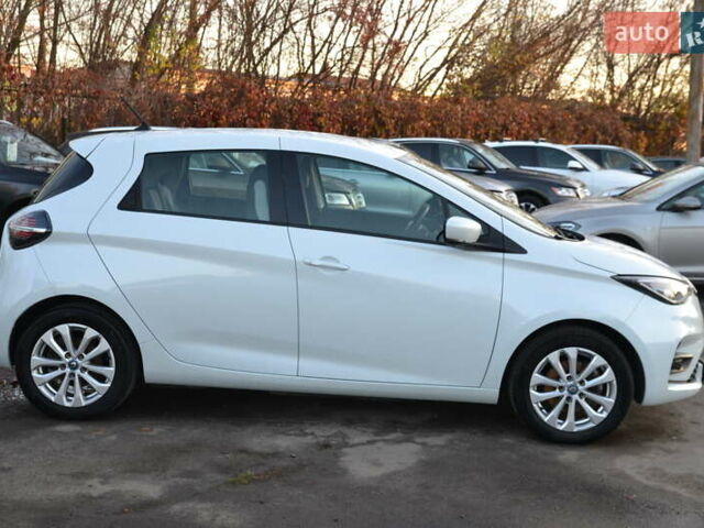 Белый Рено Зое, объемом двигателя 0 л и пробегом 50 тыс. км за 13999 $, фото 5 на Automoto.ua