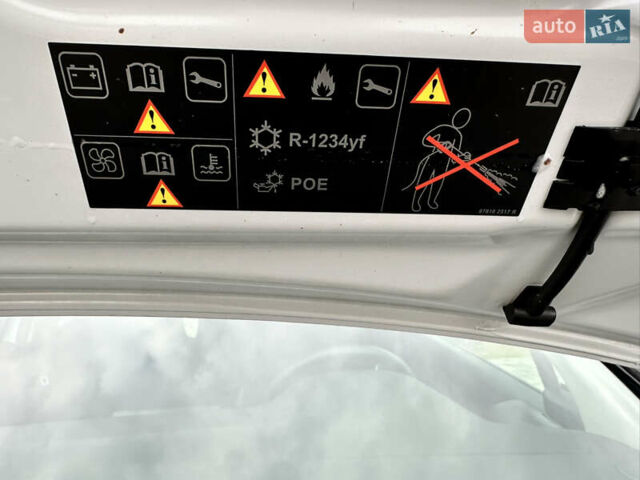 Рено Зое 2021 в Мукачеве на Automoto.ua Белый Рено Зое, объемом двигателя 0 л и пробегом 81 тыс. км за 11999 $, фото 61 на Automoto.ua